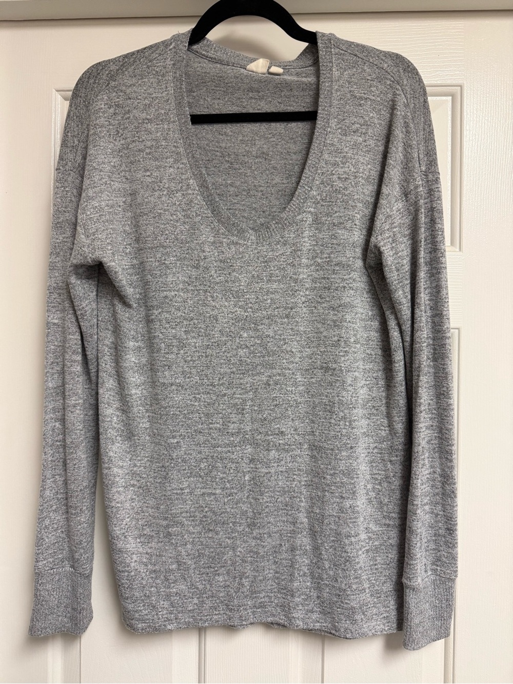 EUC Women’s Gap Scoop Neck Long Sleeve Sweater, Light, Size S, Grey